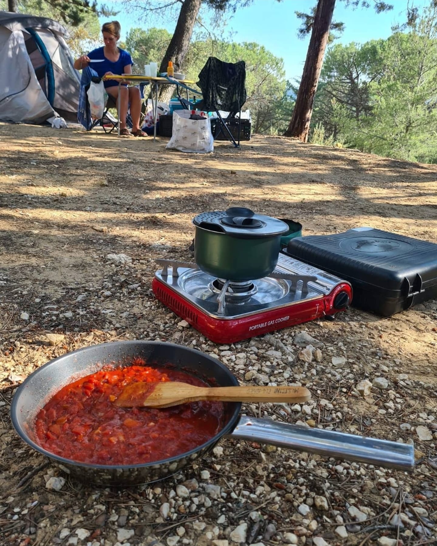 koken op de camping pastasaus